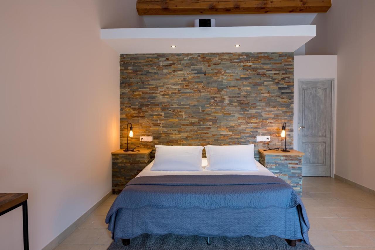 Sur Les Hauteurs Du Luberon-Chez Lisett Bed and Breakfast Caseneuve Eksteriør billede