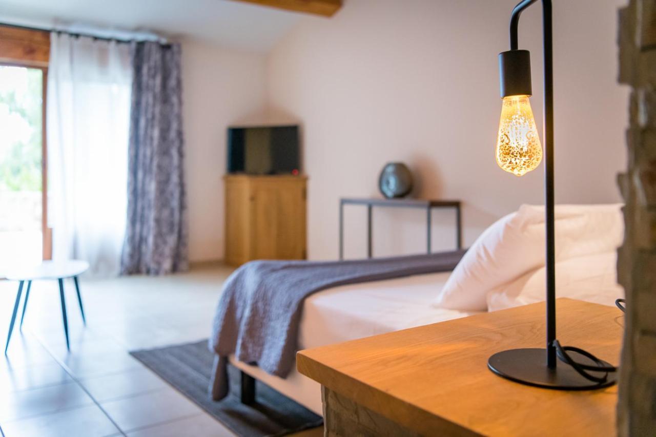 Sur Les Hauteurs Du Luberon-Chez Lisett Bed and Breakfast Caseneuve Eksteriør billede