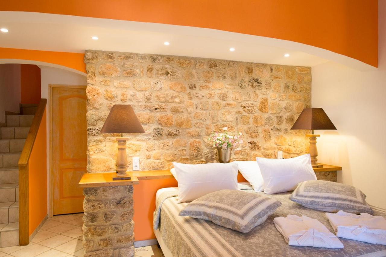 Sur Les Hauteurs Du Luberon-Chez Lisett Bed and Breakfast Caseneuve Eksteriør billede