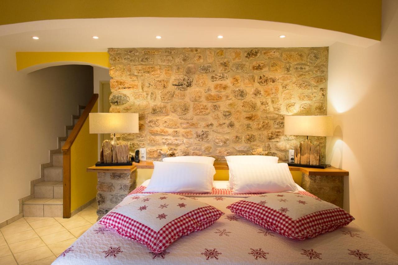 Sur Les Hauteurs Du Luberon-Chez Lisett Bed and Breakfast Caseneuve Eksteriør billede